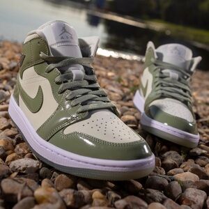 Nike Jordan Retro MID  SE Sea Class Sneakers